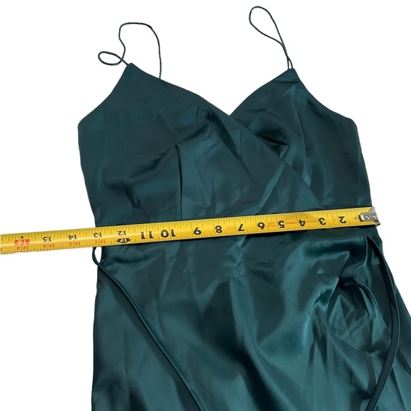 Showpo. Mine Would Be You Emerald Satin Dress Size 4 NWT - Picture 13 of 17